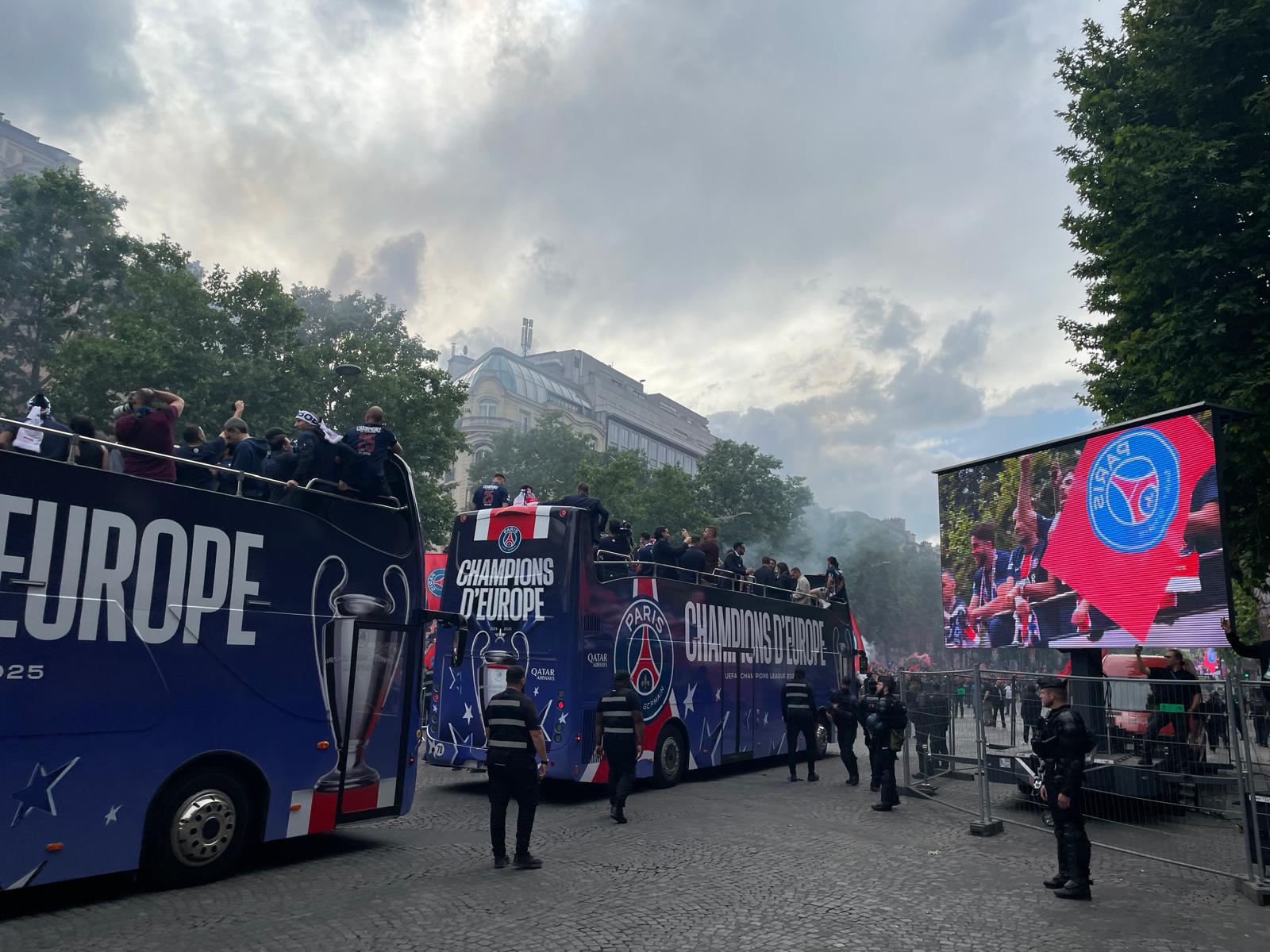 Parade du PSG sur les Champs-Elysées