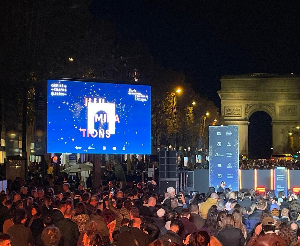 Écran LED sur remorque et mât rotatif de 21m² - LM21 – 4 unités