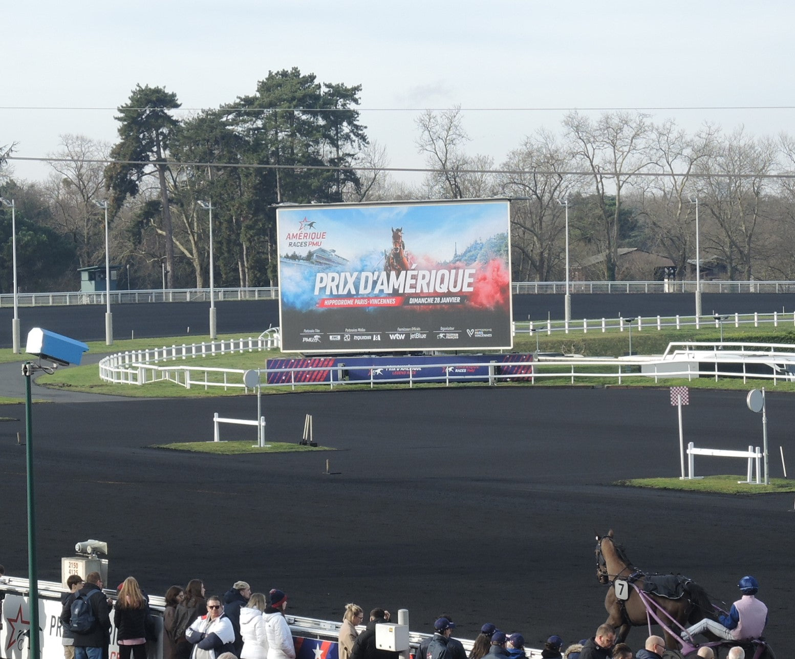 Écran LED sur remorque et mât rotatif de 62m² - LM62 - 2 unités