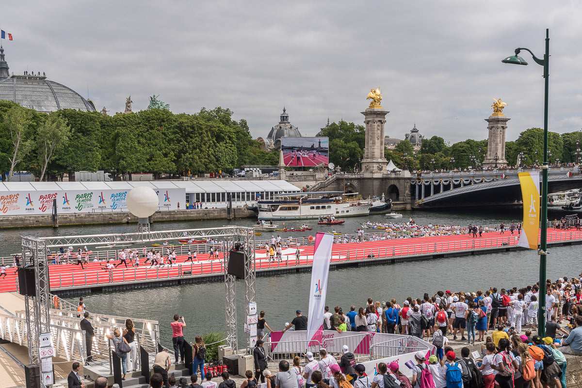 Écran LED sur remorque et mât rotatif de 103m² - LM103