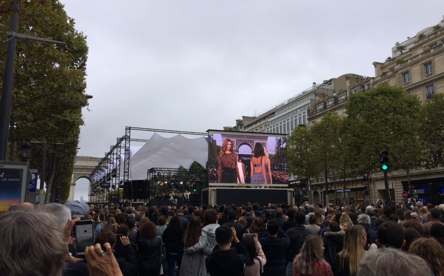 Écran LED sur conteneur et mât rotatif de 30m2  - LMC30 - 2 unités