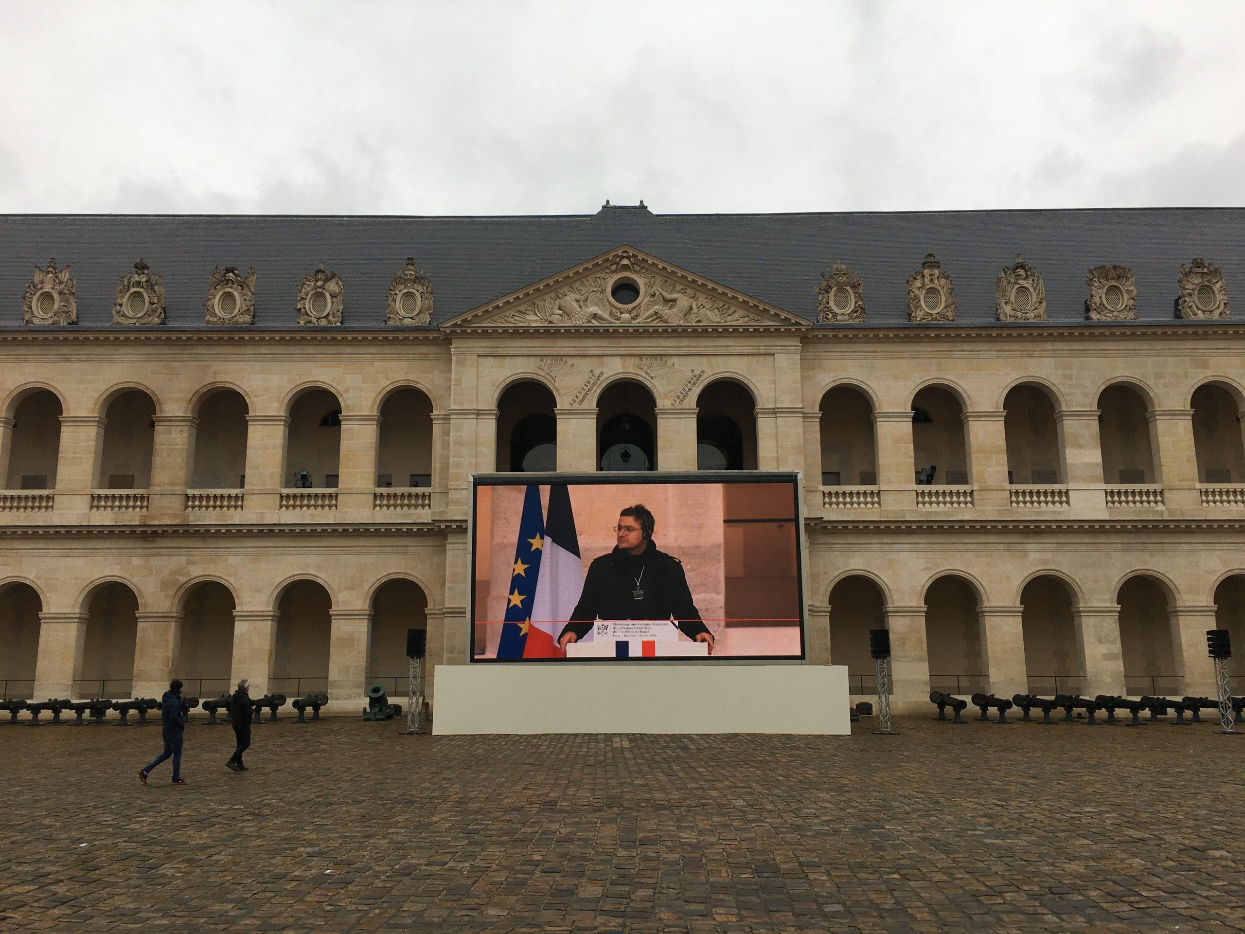 Écran LED sur remorque et mât rotatif de 62m² - LM62 - 2 unités