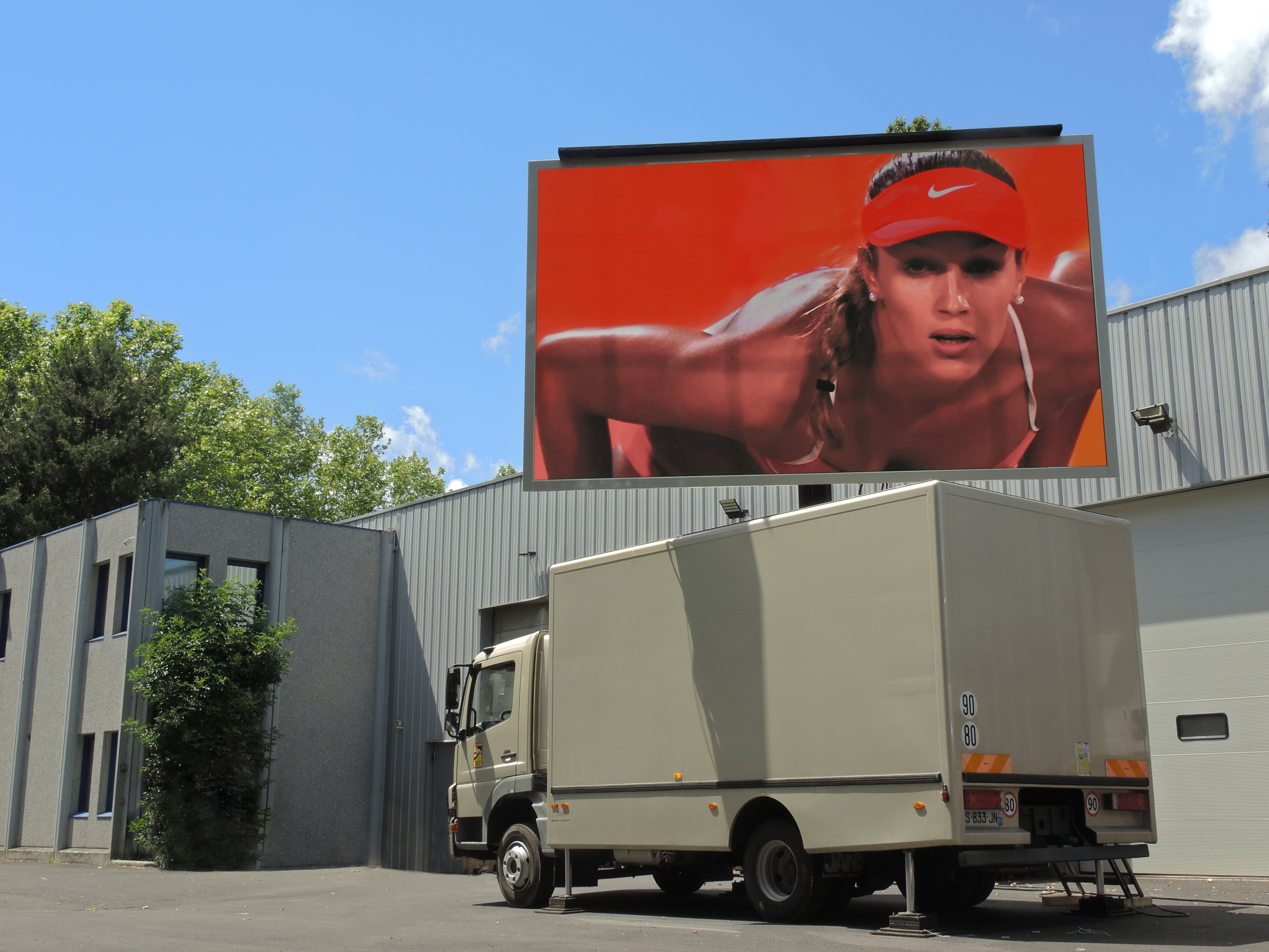 Écran LED sur camion et mât rotatif de 15m2 - LMC15 - 2 unités