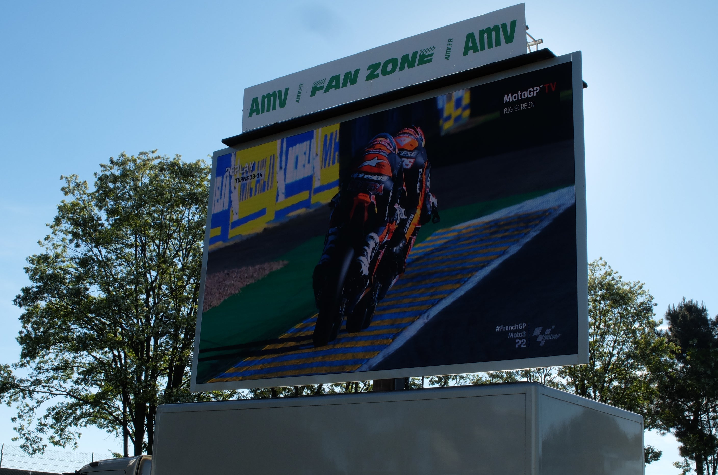 Écran LED sur camion et mât rotatif de 15m2 - LMC15 - 2 unités