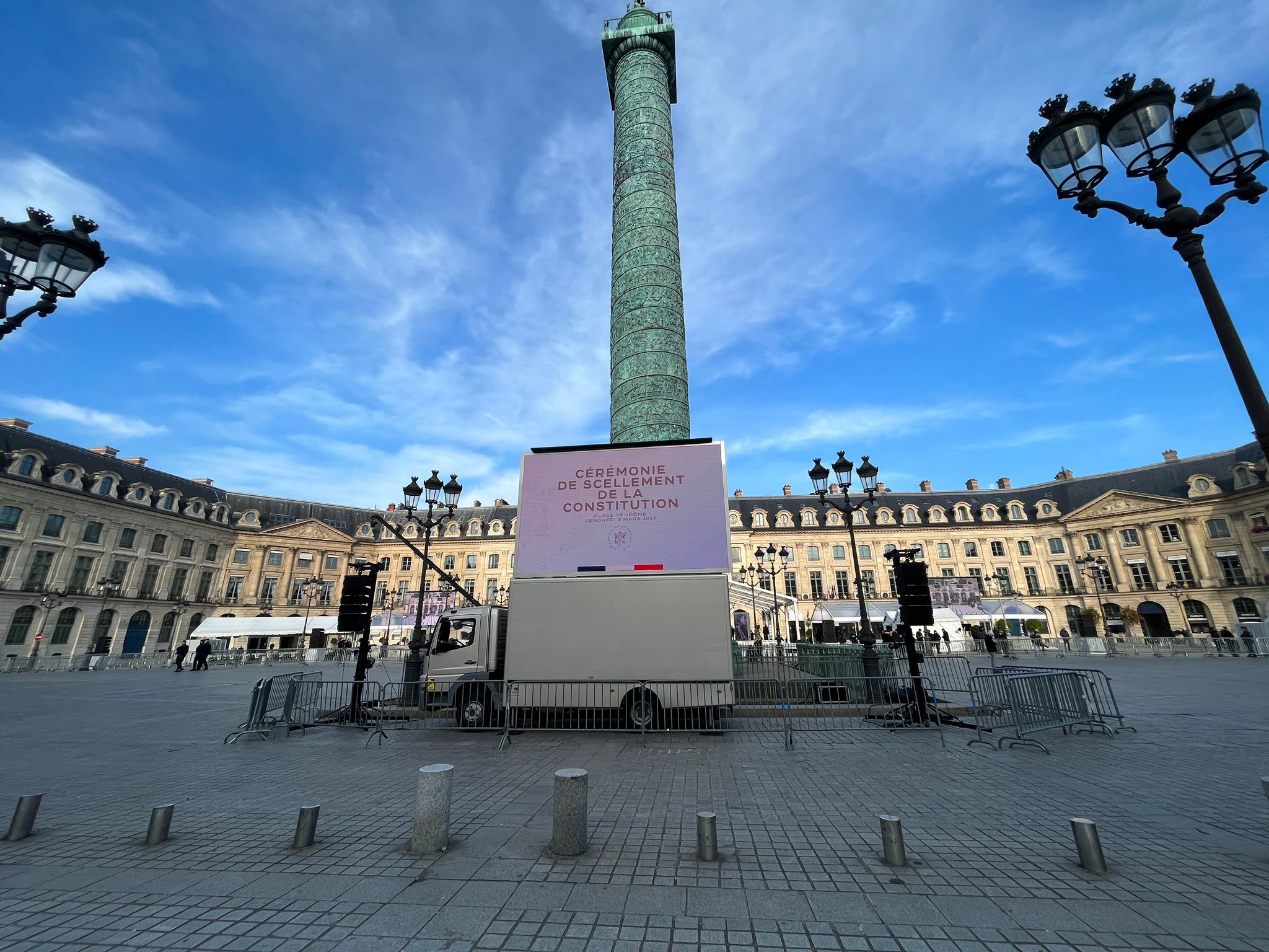 Écran LED sur camion et mât rotatif de 15m2 - LMC15 - 2 unités