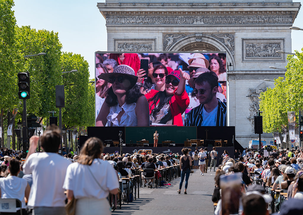 Écran LED sur remorque et mât rotatif de 103m² - LM103