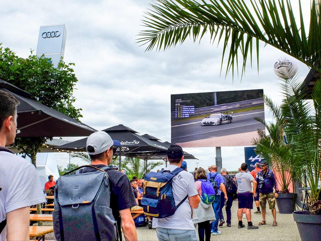 Écran LED sur remorque et mât rotatif de 18m2 - LM18 - 2 unités