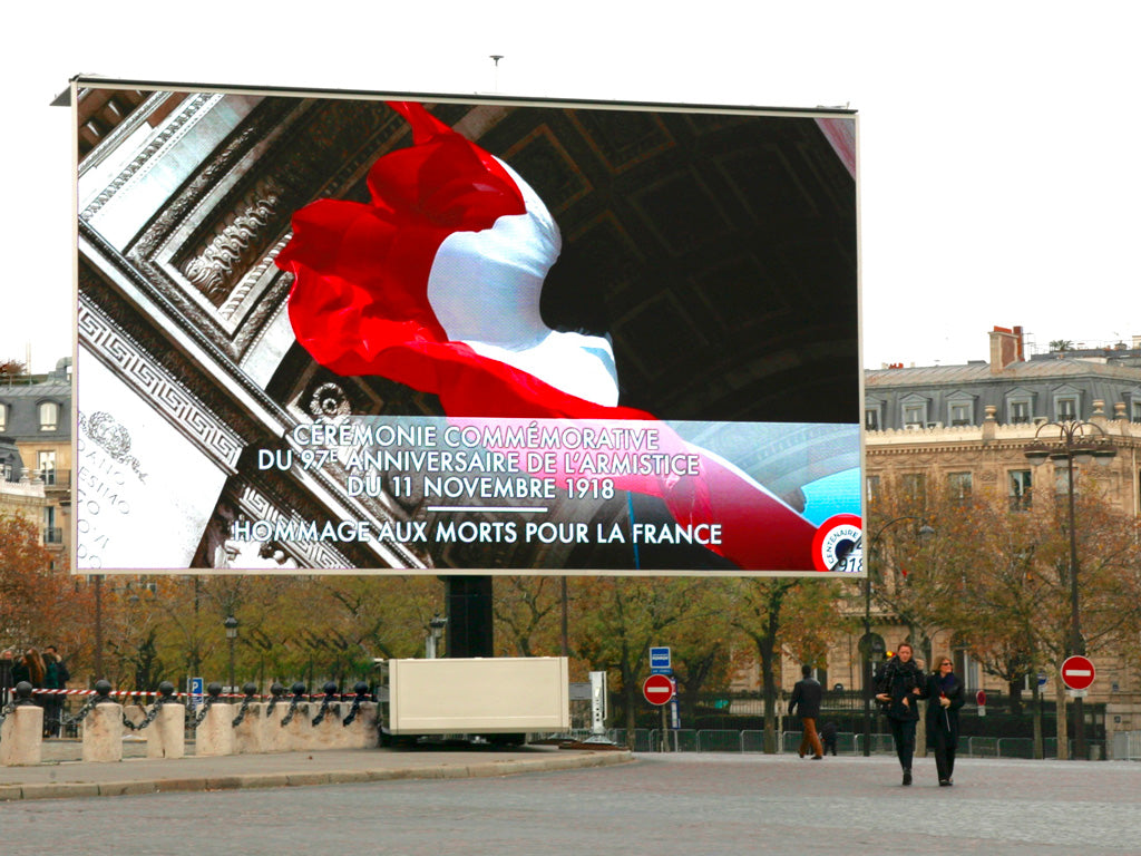 Écran LED sur remorque et mât rotatif de 103m² - LM103